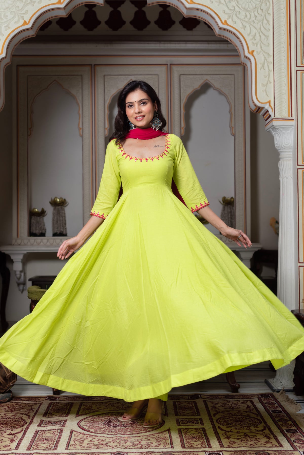 Aarvi Suit Set